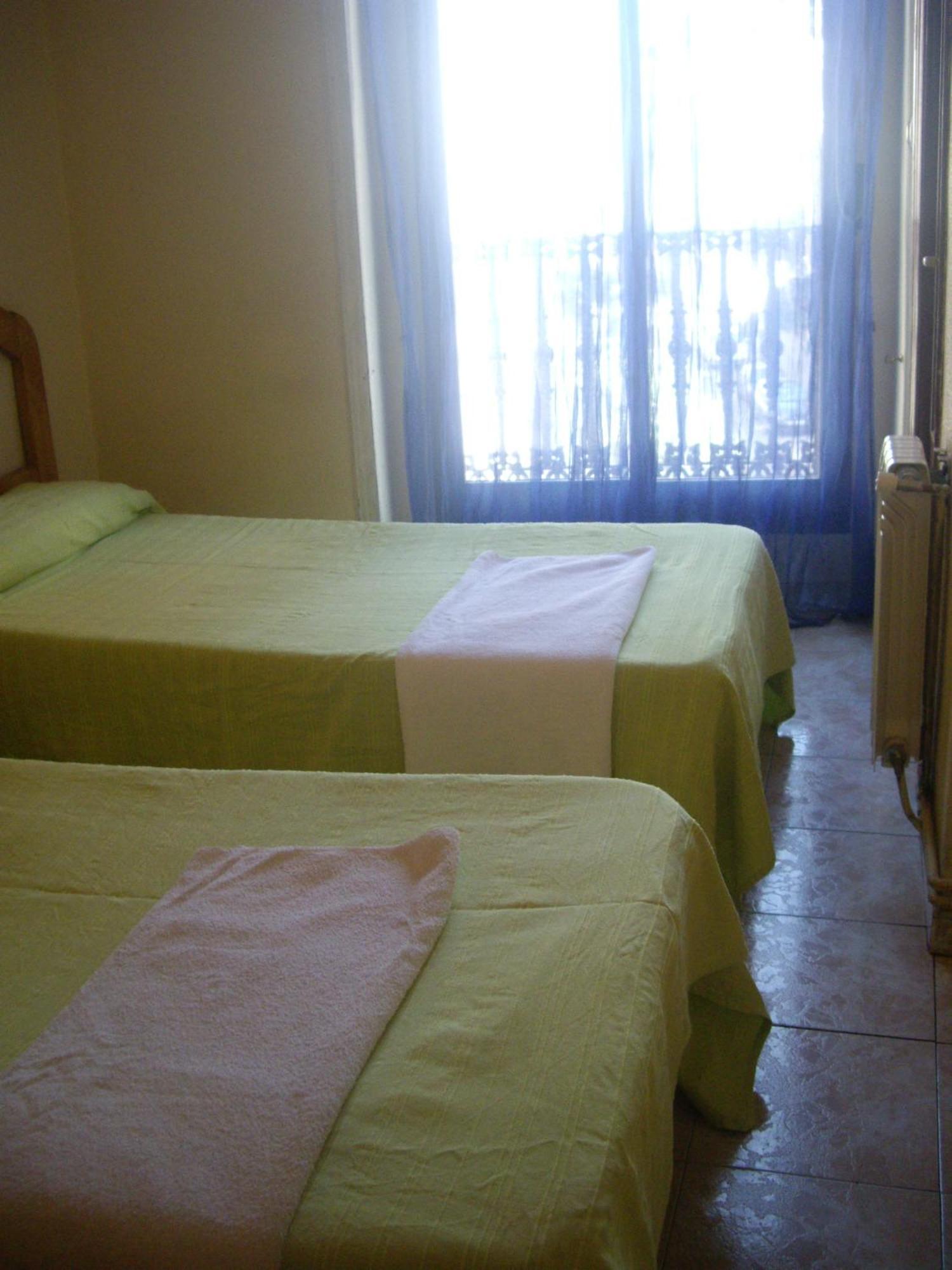 Hostal Pacios Madrid Ngoại thất bức ảnh